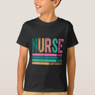T-shirt Retro Nurse Traits Design Soins Loyal Fort