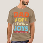 T-shirt Retro Papa Of Twin Boys Classic Overachiever Père<br><div class="desc">Papa Rétro De Jumeaux Jumeaux Classique Overachiever Fête des pères Hommes.</div>