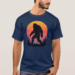 T-shirt Retro Sunset Bigfoot   Vintage Sasquatch