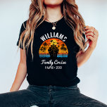 T-shirt Retro Sunset Custom Family Cruise Customisée Group<br><div class="desc">Découvrez les vibes de plage et les temps d'été rétro avec le "Retro Sunset Custom Family Cruise Customisé Groupe T-Shirt" - un ajout élégant et personnalisé à votre garde-robe de vacances en famille. Doté d'un design inspiré des rayons de soleil rétro et d'un motif solaire, ce tee capte l'essence de...</div>
