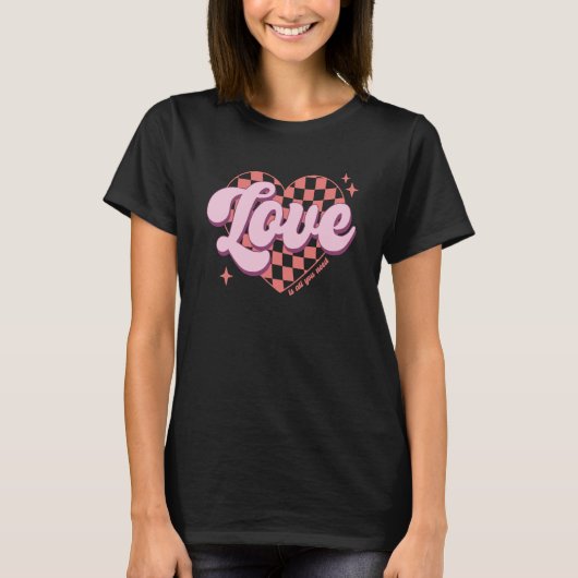 T-shirt Retro Valentine's Day Love is All You Need Valenti (Devant)