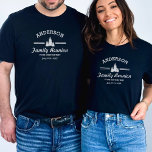 T-shirt Réunion ou voyage en famille rétro | Pins rustique<br><div class="desc">Parfait pour votre prochaine réunion de famille ou rassemblez-vous. Ce design de style rétro présente un logo blanc avec 3 pins et votre nom. Personnalisez davantage avec 3 lignes de texte personnalisé - ajoutez "Réunion de famille, voyage de famille, emplacement, date ou supprimer. Un plaisir à garder pour une réunion...</div>