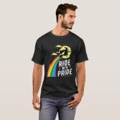 T-shirt Ride Avec Fierté LGBT Gay Lesbian sorcière Hallowe (Devant entier)
