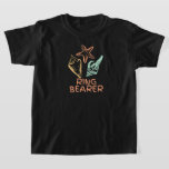 T-shirt Ring Bearer Seashell Beach Mariage<br><div class="desc">Le design de porte-anneau a un motif de coquillage,  fait partie de la collection de mariage de plage et est disponible dans plus de styles.</div>