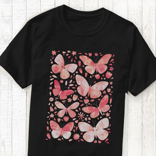 T-shirt rose pâle à l'aquarelle papillon