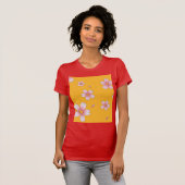 T-shirt rouge avec des fleurs (Devant entier)