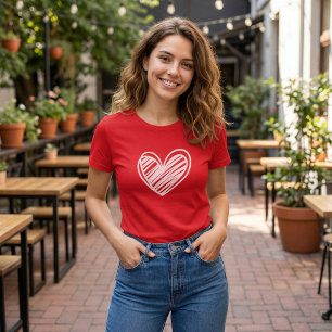 T-Shirt Rouge Féminin à Cœur Minimaliste Doodle