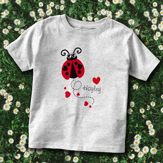 T-shirt rouge pour les coeurs de coccinelle volant
