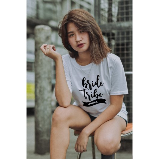 T-shirt Ruban de nom personnalisé écriture moderne Tribu d