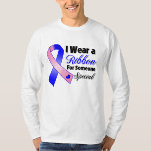 T-shirt Ruban masculin de cancer du sein quelqu'un spécia