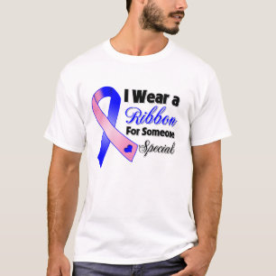 T-shirt Ruban pour cancer du sein masculin Quelqu'un spéci