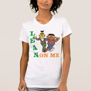 T-shirt Rue Sésame   Bert & Ernie Lean sur moi