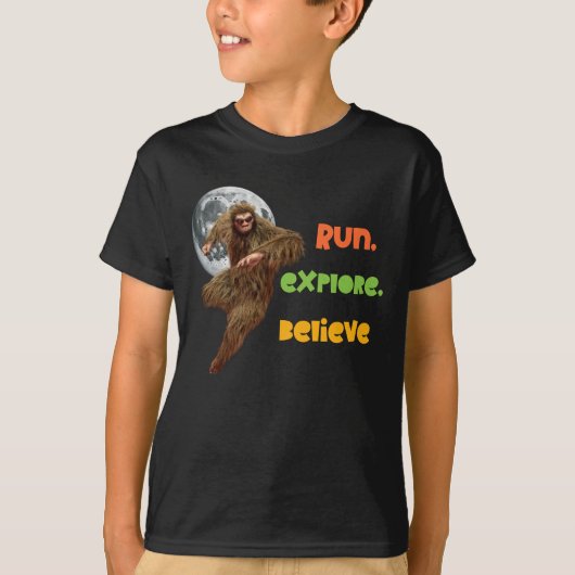 T-shirt Run, Explore, Believe Funny Bigfoot (Devant)