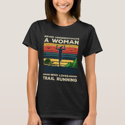 T-shirt Run Runner Trail Running Never Underestimate A Wom (Devant)