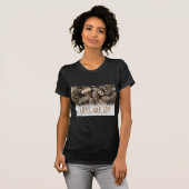 T-shirt Rustic Holiday Love and Joy Pine Cone (Devant entier)
