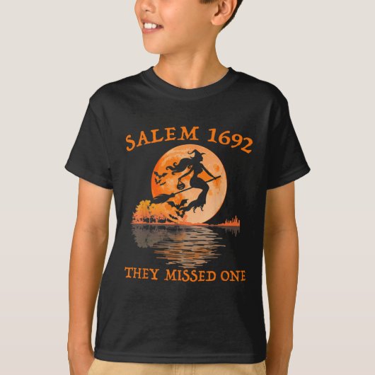 T-shirt Salem 1692 Ils Ont Manqué Une Sorcière Riding Sall (Devant)