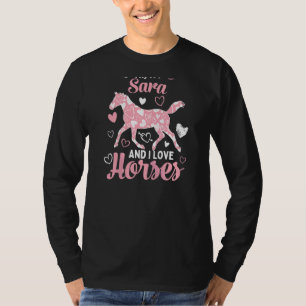 T-shirt Salut Je suis Sara et j'aime les chevaux mignon Mo