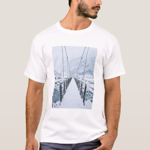 T-shirt samuel-scrimshaw-361563-unsplash