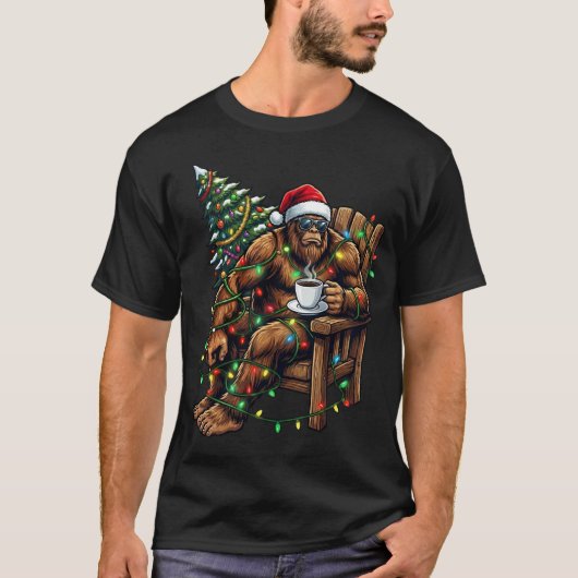 T-shirt Santa Bigfoot Drinking Coffee Christmas Tree Xmas (Devant)