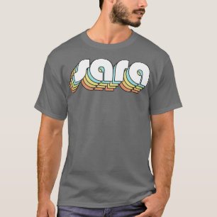 T-shirt Sara Retro Rainbow Typographie style défraîchi