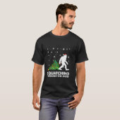 T-shirt Sasquatch Bigfoo Squatching Through the Snow Chris (Devant entier)
