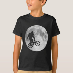 T-shirt Sasquatch Bigfoot sur le vélo en ciel avec le