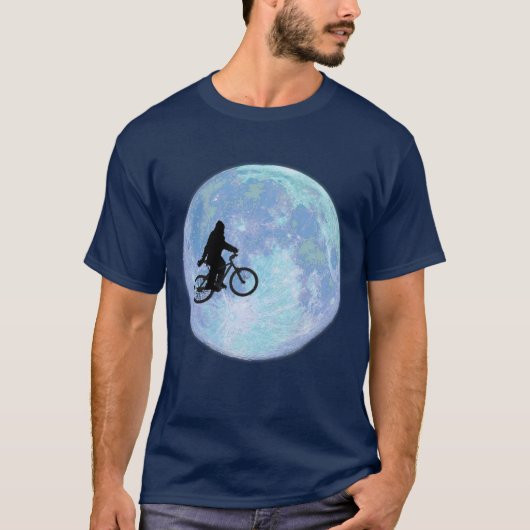 T-shirt Sasquatch/Bigfoot sur le vélo en ciel avec le (Devant)