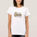 T-shirt Savta Shirt "AKA (également connu sous le nom de S<br><div class="desc">AKA (aussi connu sous le nom) Savta/Hébreu pour grand-mère, depuis 2009 Personnalisez votre propre, fière d'être une Chemise Savta. Remplacez le texte "AKA et Depuis 2009" par le texte le vôtre. Choisissez votre style de police préféré, la couleur et la taille. Choisissez parmi plus de 155 styles, couleurs et tailles...</div>