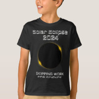 Science drôle d'éclipse solaire en sautant le trav