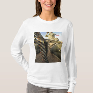 T-shirt scouts de soldat pour l'activité ennemie