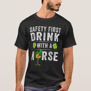 T-shirt Sécurité Première Boisson Avec Un Infirmier