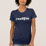 T-shirt #selfie<br><div class="desc">Prouvez que c'est vraiment vous à vos dix mille abonnés instagram avec cette chemise #selfie. #Hashtag inclus !</div>