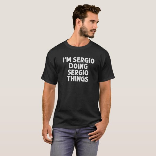 T-shirt SERGIO Cadeau faisant des choses de nom Funny Pers (Devant entier)