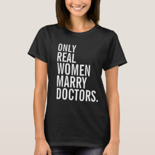 T-shirt Seules de vraies femmes épousent des médecins