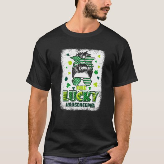 T-shirt Shamrock One Lucky Housekeeper Messy Bun Patricks (Devant)