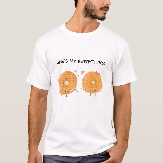 T-shirt She's my everything Bagel Love Couple Valentine (Devant)