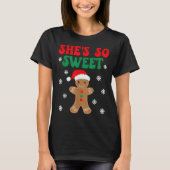 T-shirt She's So Sweet Funny Gingerbread Couples Christmas (Devant)