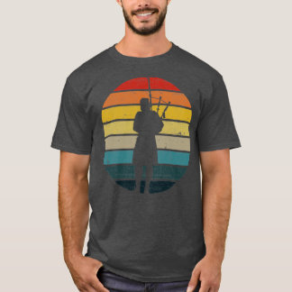 T-shirt Silhouette De Bagpipe Sur Un Coucher De Soleil Rét