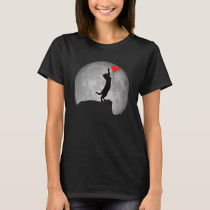 T-shirt Silhouette de chat sous la pleine lune avec un cœu