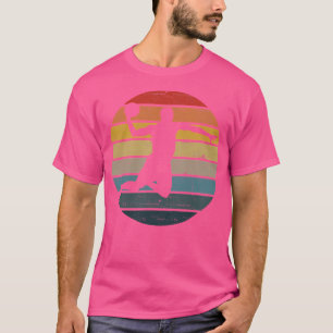 T-shirt Silhouette Du Joueur De Basket Sur Une
