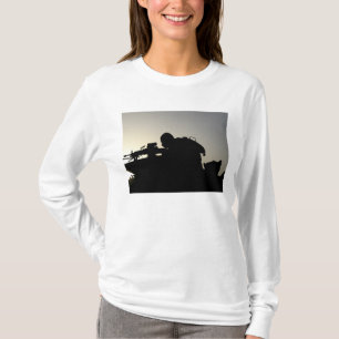 T-shirt Silhouette d'un artilleur d'arme automatique de
