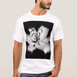 T-shirt Silver Lily : Élégance Florale Monochrome.