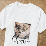 T-shirt Simple Moderne Grunge Insigne personnalisé Animaux<br><div class="desc">Ce design simple et classique est composé de typographie serif et d'ajouter une photo personnalisée.</div>