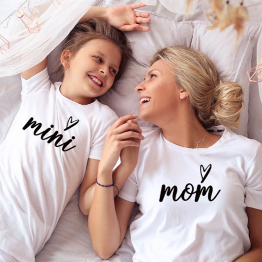 T-Shirt Simple script cœur mini maman