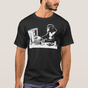 T-shirt singe sur l'ordinateur
