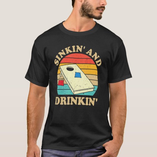 T-shirt Sinkin' And Drinkin' Retro Bean Bag Toe Jeu Cor (Devant)