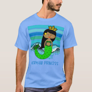 T-shirt Sirène adorable à peau foncée avec un diadème