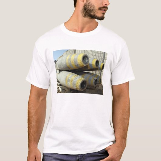 T-shirt Six bombes GBU-12 sont dans un rack (Devant)