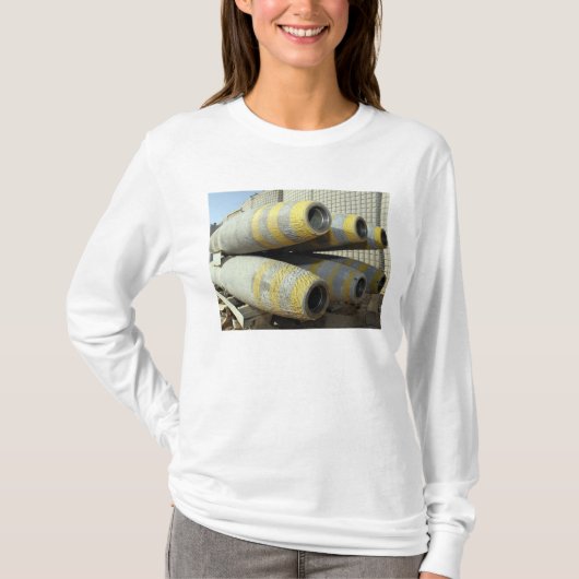 T-shirt Six bombes GBU-12 sont dans un rack (Devant)