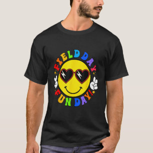 T-shirt Smile Face Happy Field Day Retro Super Field Day